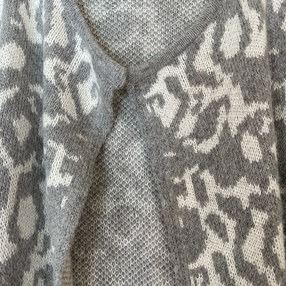 Cardigan - Picture 3 of 8
